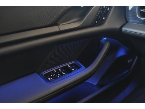 Porsche Taycan Performance Plus 476pk 93,4 kWh Panoramadak *BTW* Luchtvering Bose Comfortstoelen NLauto 1e Eigenaar