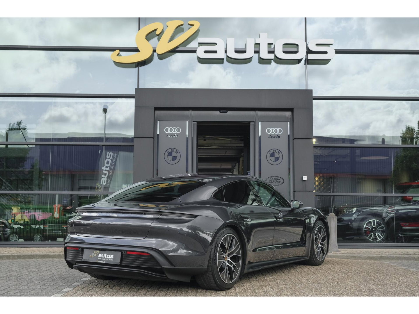 Porsche Taycan Performance Plus 476pk 93,4 kWh Panoramadak *BTW* Luchtvering Bose Comfortstoelen NLauto 1e Eigenaar