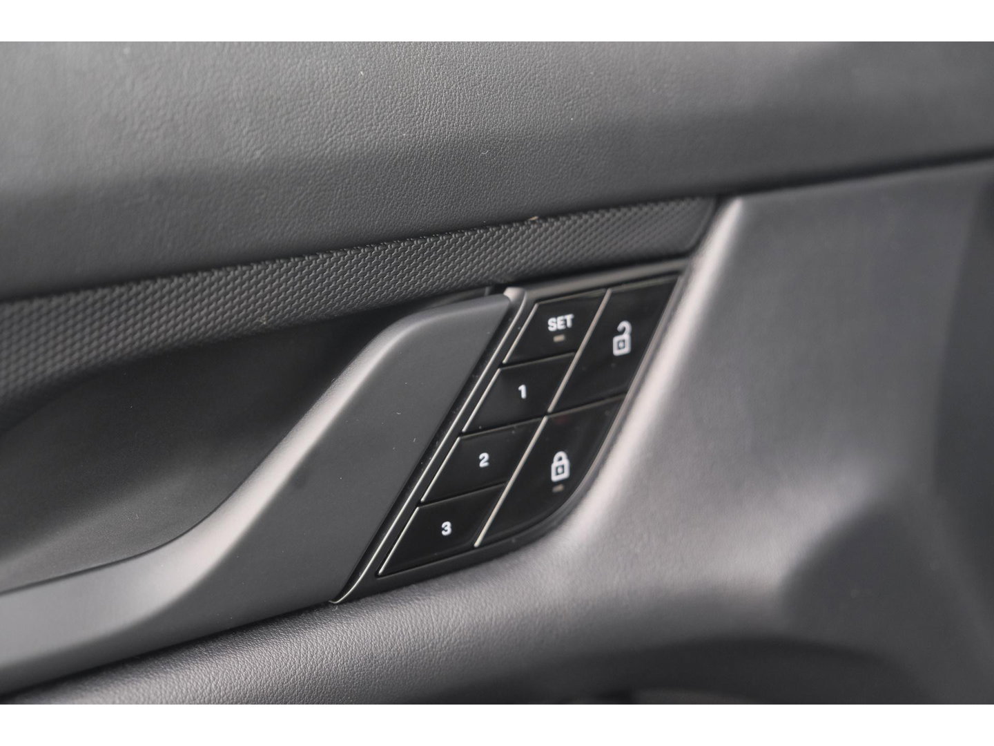 Porsche Taycan Performance Plus 476pk 93,4 kWh Panoramadak *BTW* Luchtvering Bose Comfortstoelen NLauto 1e Eigenaar