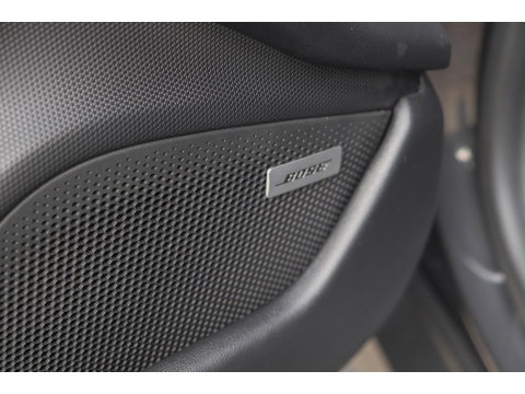 Porsche Taycan Performance Plus 476pk 93,4 kWh Panoramadak *BTW* Luchtvering Bose Comfortstoelen NLauto 1e Eigenaar