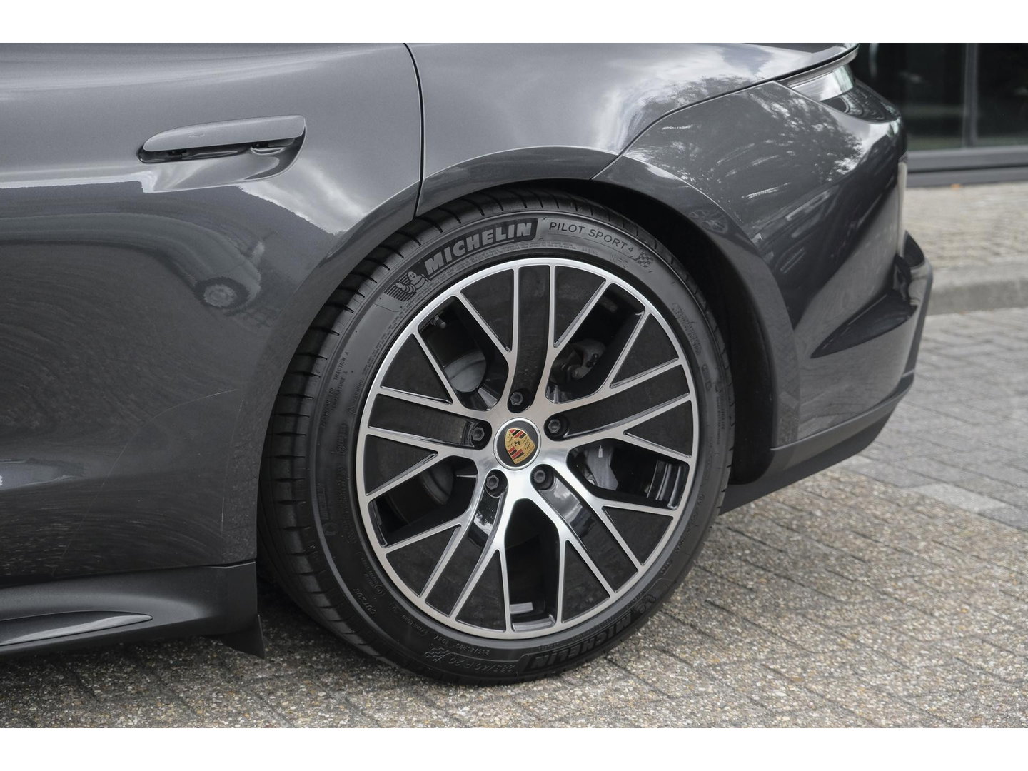 Porsche Taycan Performance Plus 476pk 93,4 kWh Panoramadak *BTW* Luchtvering Bose Comfortstoelen NLauto 1e Eigenaar