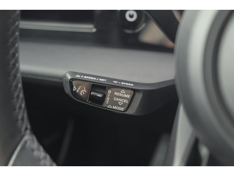 Porsche Taycan Performance Plus 476pk 93,4 kWh Panoramadak *BTW* Luchtvering Bose Comfortstoelen NLauto 1e Eigenaar
