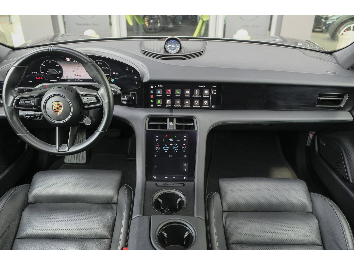 Porsche Taycan Performance Plus 476pk 93,4 kWh Panoramadak *BTW* Luchtvering Bose Comfortstoelen NLauto 1e Eigenaar