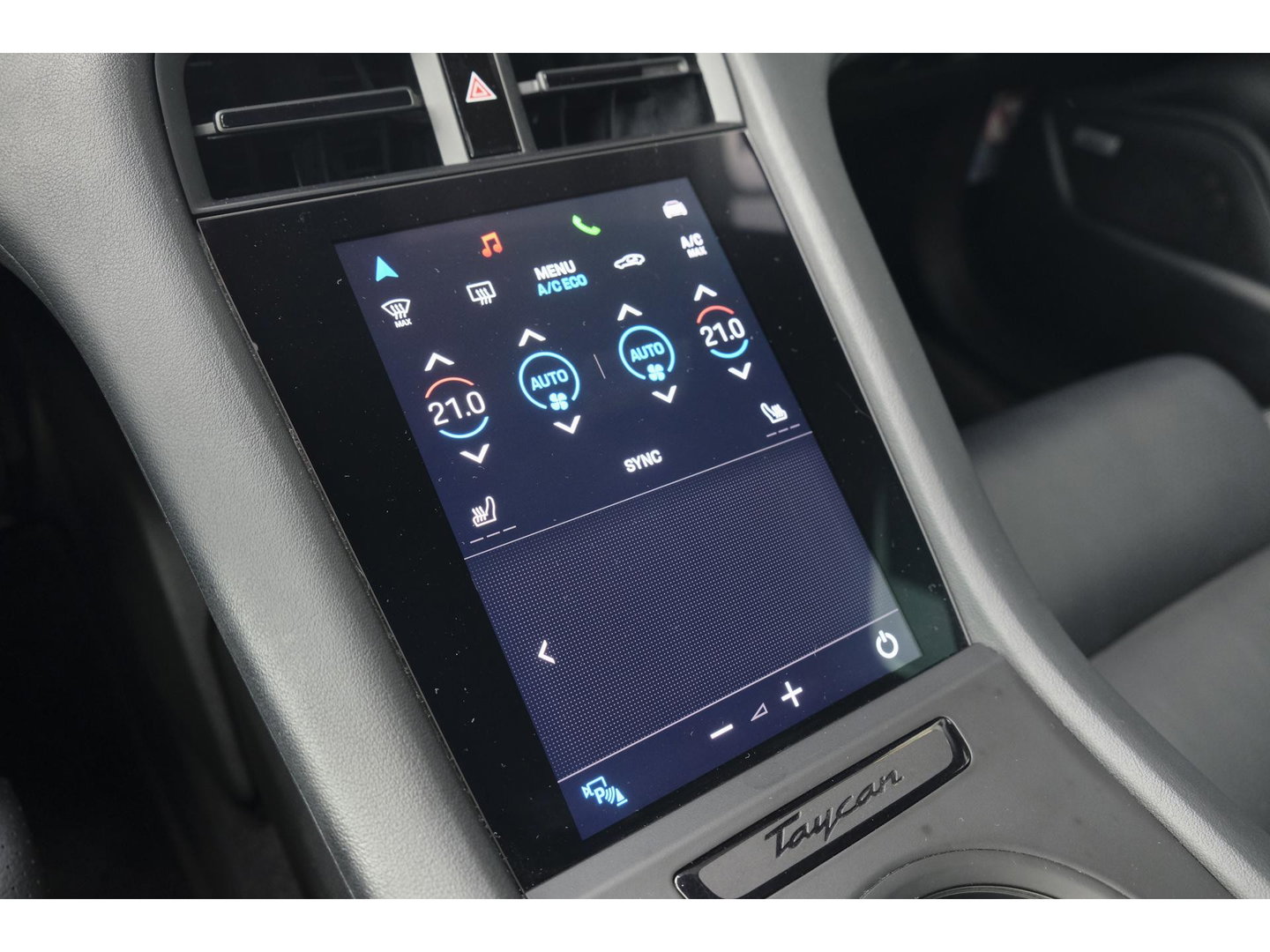 Porsche Taycan Performance Plus 476pk 93,4 kWh Panoramadak *BTW* Luchtvering Bose Comfortstoelen NLauto 1e Eigenaar