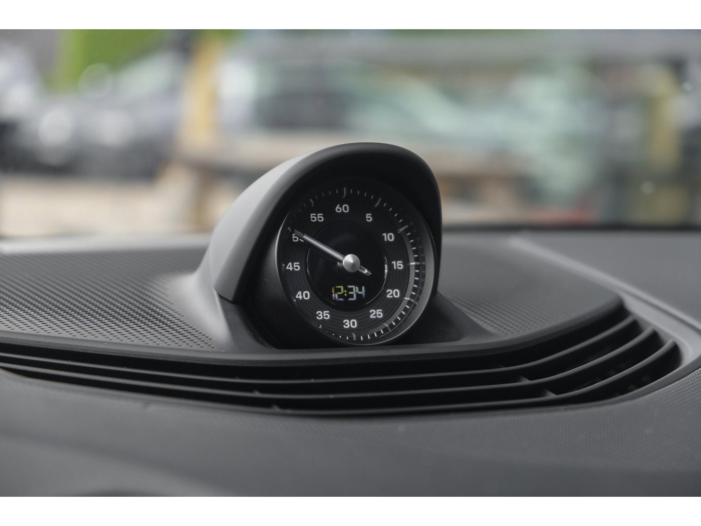 Porsche Taycan Performance Plus 476pk 93,4 kWh Panoramadak *BTW* Luchtvering Bose Comfortstoelen NLauto 1e Eigenaar