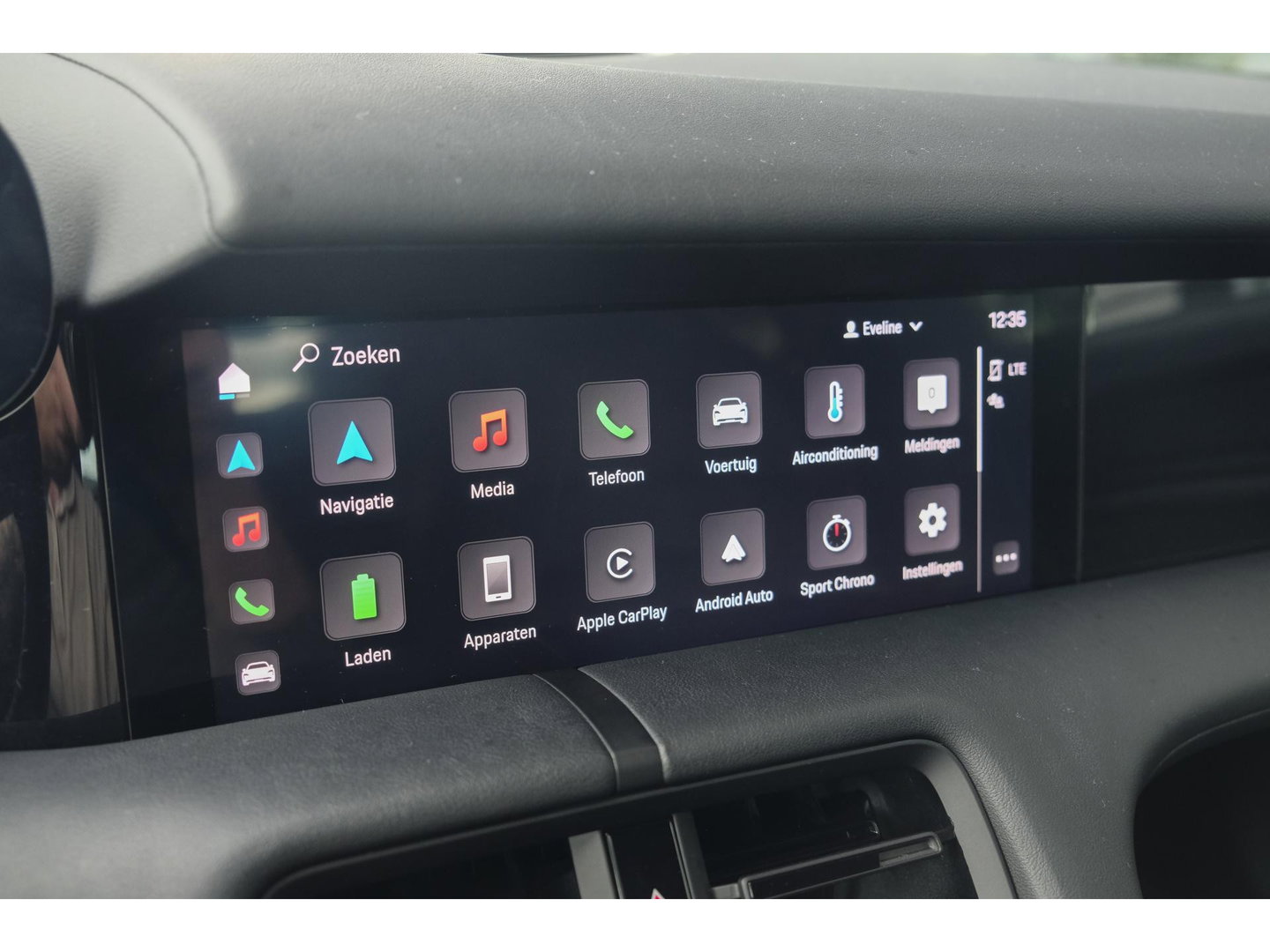 Porsche Taycan Performance Plus 476pk 93,4 kWh Panoramadak *BTW* Luchtvering Bose Comfortstoelen NLauto 1e Eigenaar
