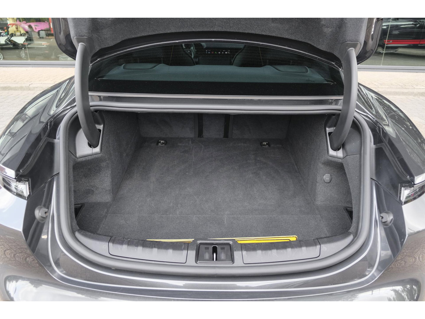 Porsche Taycan Performance Plus 476pk 93,4 kWh Panoramadak *BTW* Luchtvering Bose Comfortstoelen NLauto 1e Eigenaar