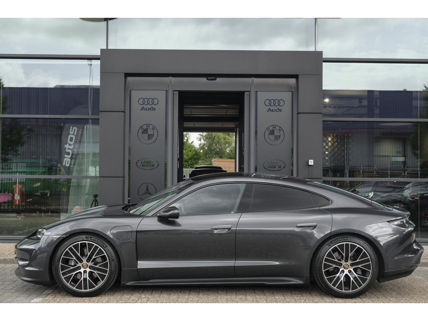 Porsche Taycan Performance Plus 476pk 93,4 kWh Panoramadak *BTW* Luchtvering Bose Comfortstoelen NLauto 1e Eigenaar