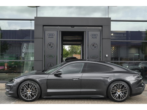 Porsche Taycan Performance Plus 476pk 93,4 kWh Panoramadak *BTW* Luchtvering Bose Comfortstoelen NLauto 1e Eigenaar