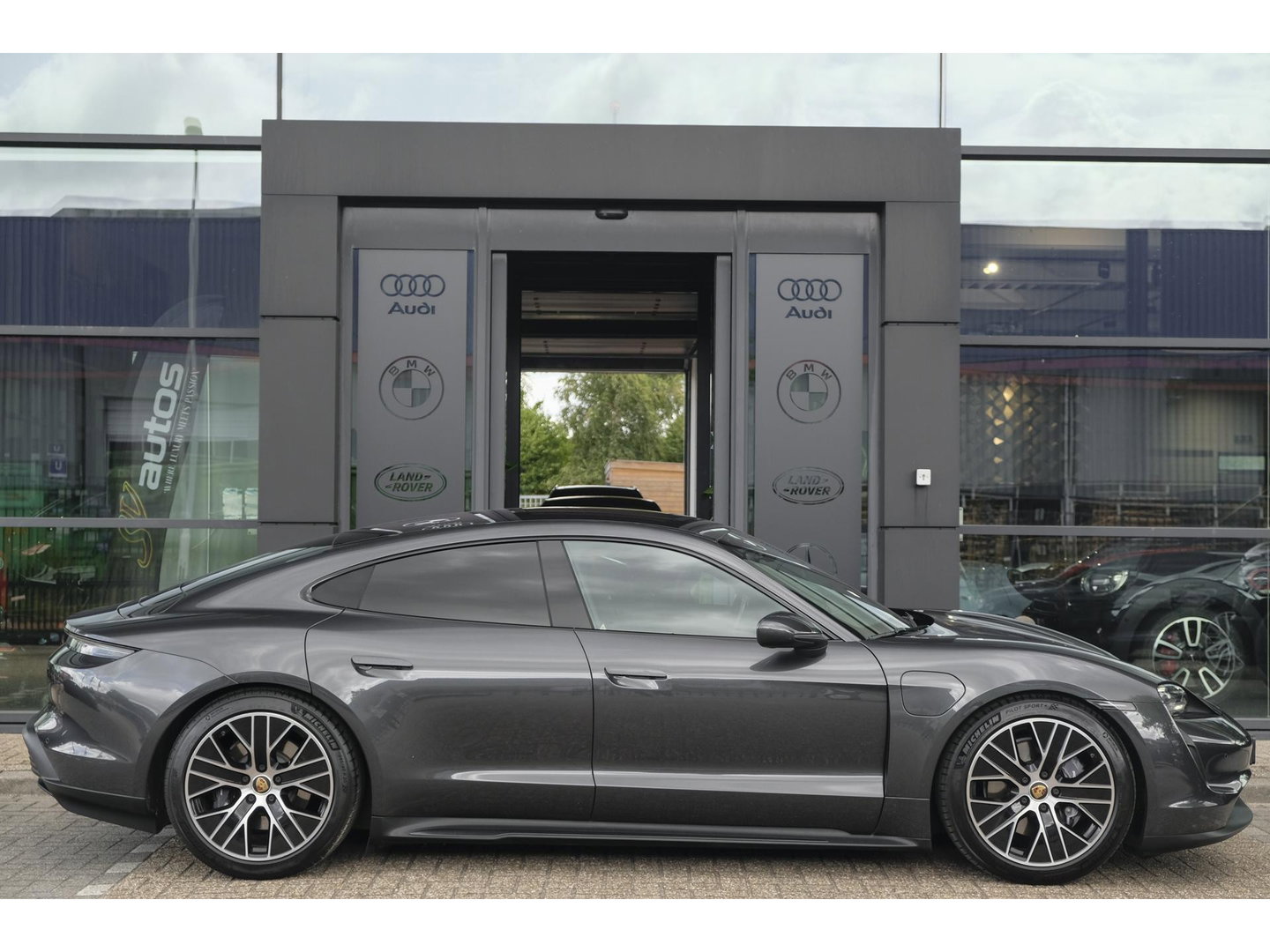 Porsche Taycan Performance Plus 476pk 93,4 kWh Panoramadak *BTW* Luchtvering Bose Comfortstoelen NLauto 1e Eigenaar