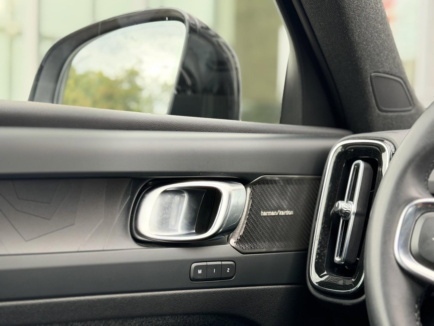 Volvo XC40 1.5 T4 Plug-in hybrid Ultimate Dark |Pano|H/K|360Cam|Memory|PilotAssit|Trekhaak|BLIS|ThunderGrey