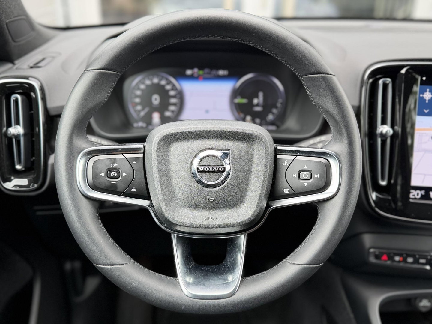 Volvo XC40 1.5 T4 Plug-in hybrid Ultimate Dark |Pano|H/K|360Cam|Memory|PilotAssit|Trekhaak|BLIS|ThunderGrey