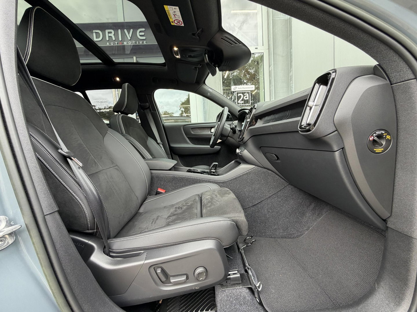 Volvo XC40 1.5 T4 Plug-in hybrid Ultimate Dark |Pano|H/K|360Cam|Memory|PilotAssit|Trekhaak|BLIS|ThunderGrey