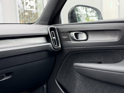 Volvo XC40 1.5 T4 Plug-in hybrid Ultimate Dark |Pano|H/K|360Cam|Memory|PilotAssit|Trekhaak|BLIS|ThunderGrey