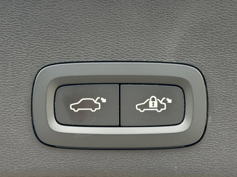 Volvo XC40 1.5 T4 Plug-in hybrid Ultimate Dark |Pano|H/K|360Cam|Memory|PilotAssit|Trekhaak|BLIS|ThunderGrey