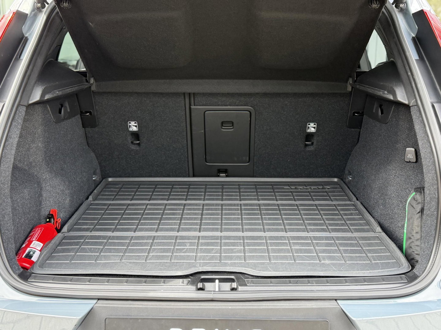 Volvo XC40 1.5 T4 Plug-in hybrid Ultimate Dark |Pano|H/K|360Cam|Memory|PilotAssit|Trekhaak|BLIS|ThunderGrey