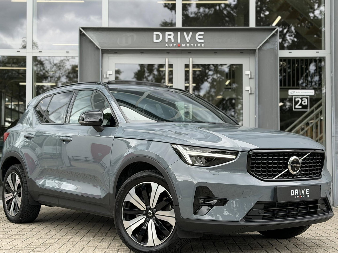 Volvo XC40 1.5 T4 Plug-in hybrid Ultimate Dark |Pano|H/K|360Cam|Memory|PilotAssit|Trekhaak|BLIS|ThunderGrey