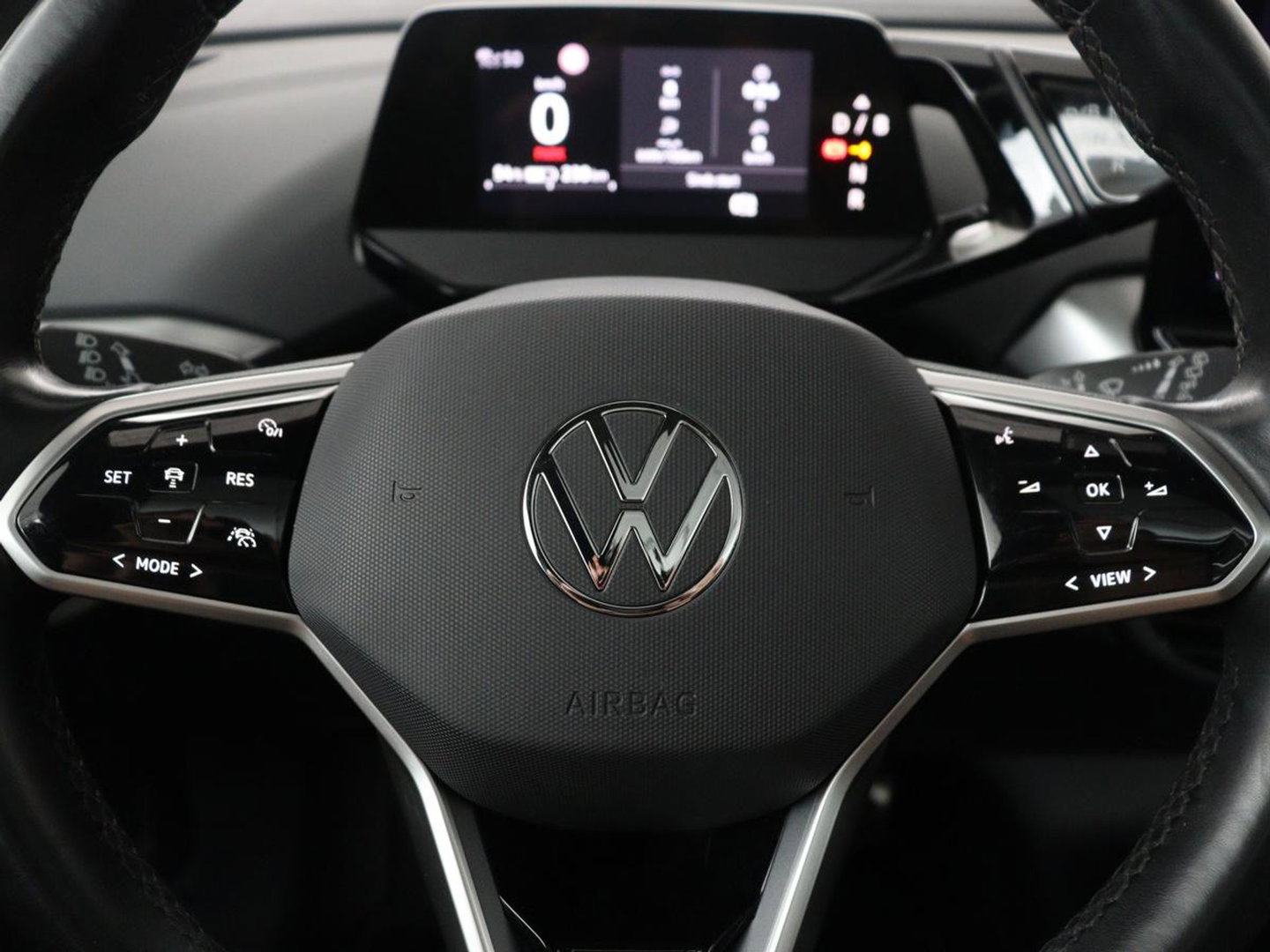 Volkswagen ID.4 First Max 77 kWh | SOH 91,9% | Panoramadak | Leder/alcantara | Memory | Stuur/stoel verwarming | Adaptive cruise | 360 camera | Dodehoek detectie | Carplay | Sfeerverlichting |