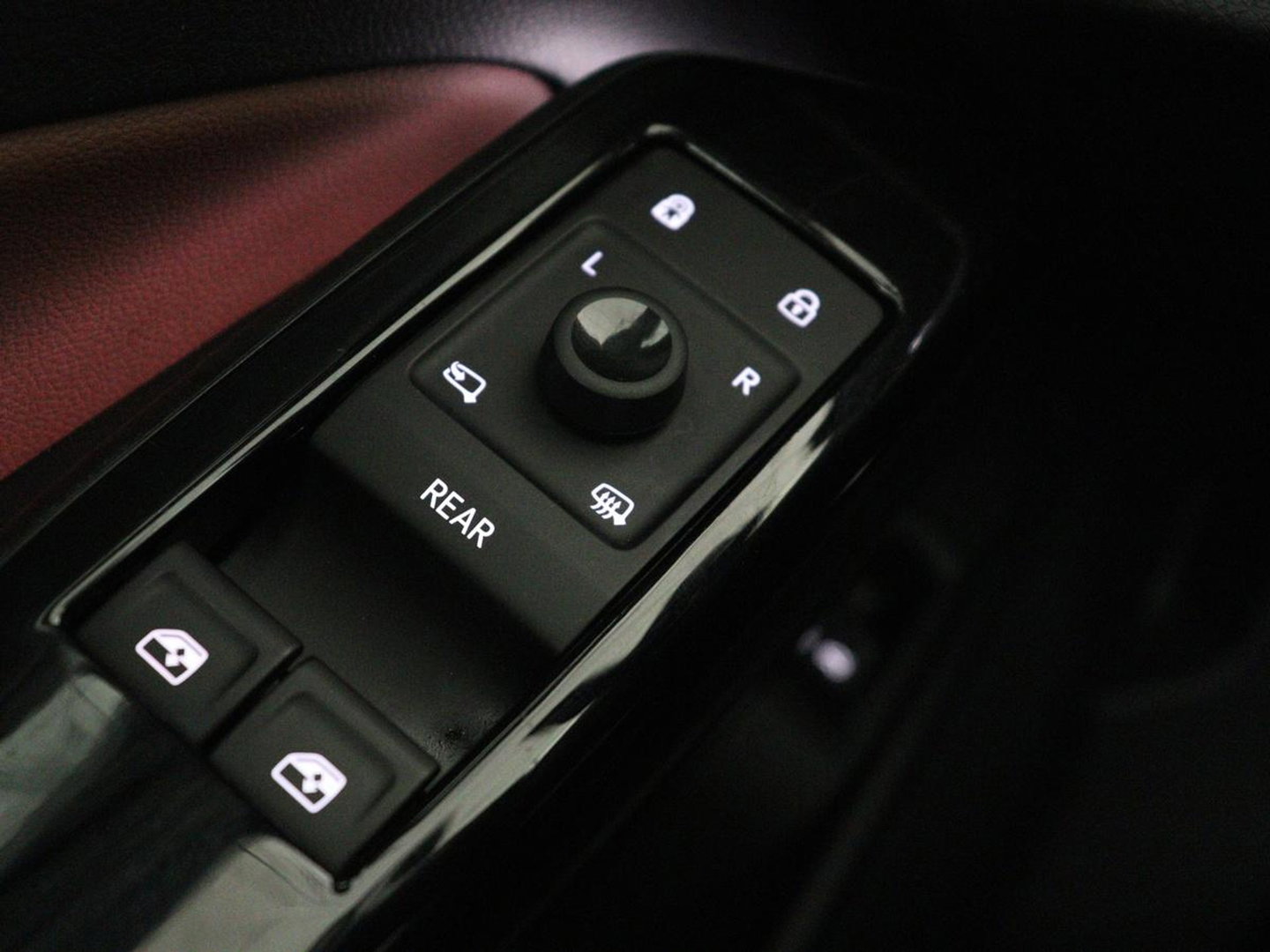 Volkswagen ID.4 First Max 77 kWh | SOH 91,9% | Panoramadak | Leder/alcantara | Memory | Stuur/stoel verwarming | Adaptive cruise | 360 camera | Dodehoek detectie | Carplay | Sfeerverlichting |