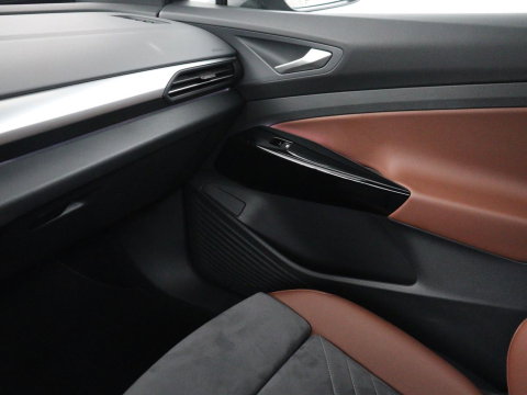 Volkswagen ID.4 First Max 77 kWh | SOH 91,9% | Panoramadak | Leder/alcantara | Memory | Stuur/stoel verwarming | Adaptive cruise | 360 camera | Dodehoek detectie | Carplay | Sfeerverlichting |