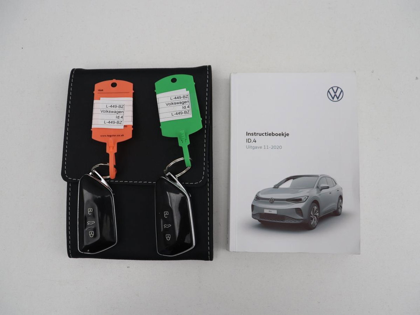 Volkswagen ID.4 First Max 77 kWh | SOH 91,9% | Panoramadak | Leder/alcantara | Memory | Stuur/stoel verwarming | Adaptive cruise | 360 camera | Dodehoek detectie | Carplay | Sfeerverlichting |