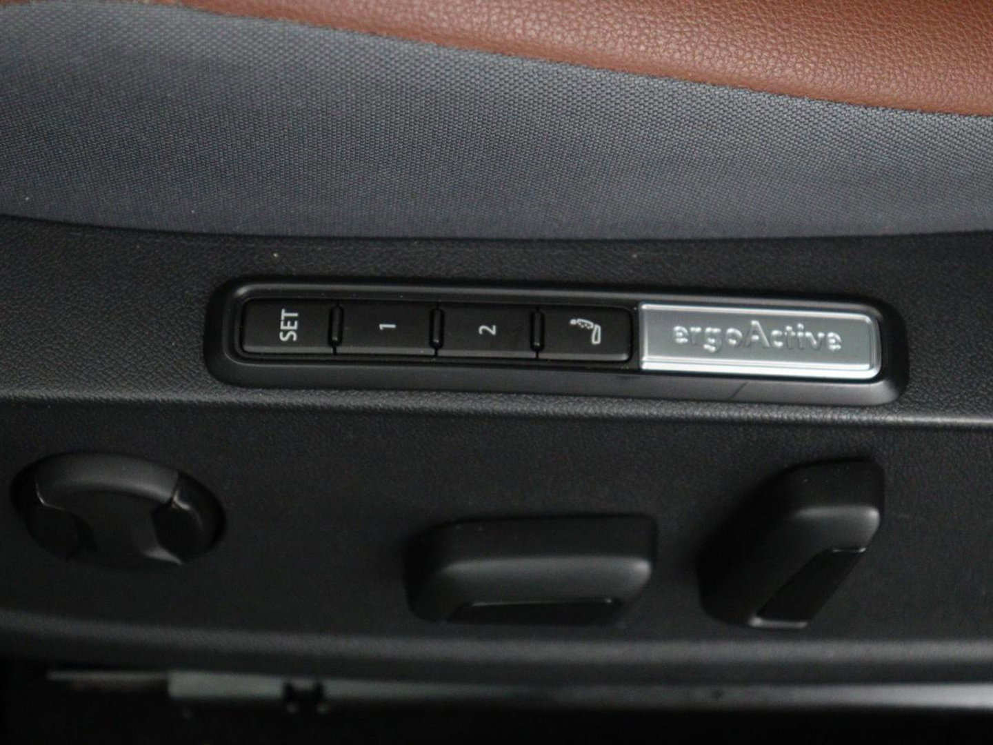 Volkswagen ID.4 First Max 77 kWh | SOH 91,9% | Panoramadak | Leder/alcantara | Memory | Stuur/stoel verwarming | Adaptive cruise | 360 camera | Dodehoek detectie | Carplay | Sfeerverlichting |
