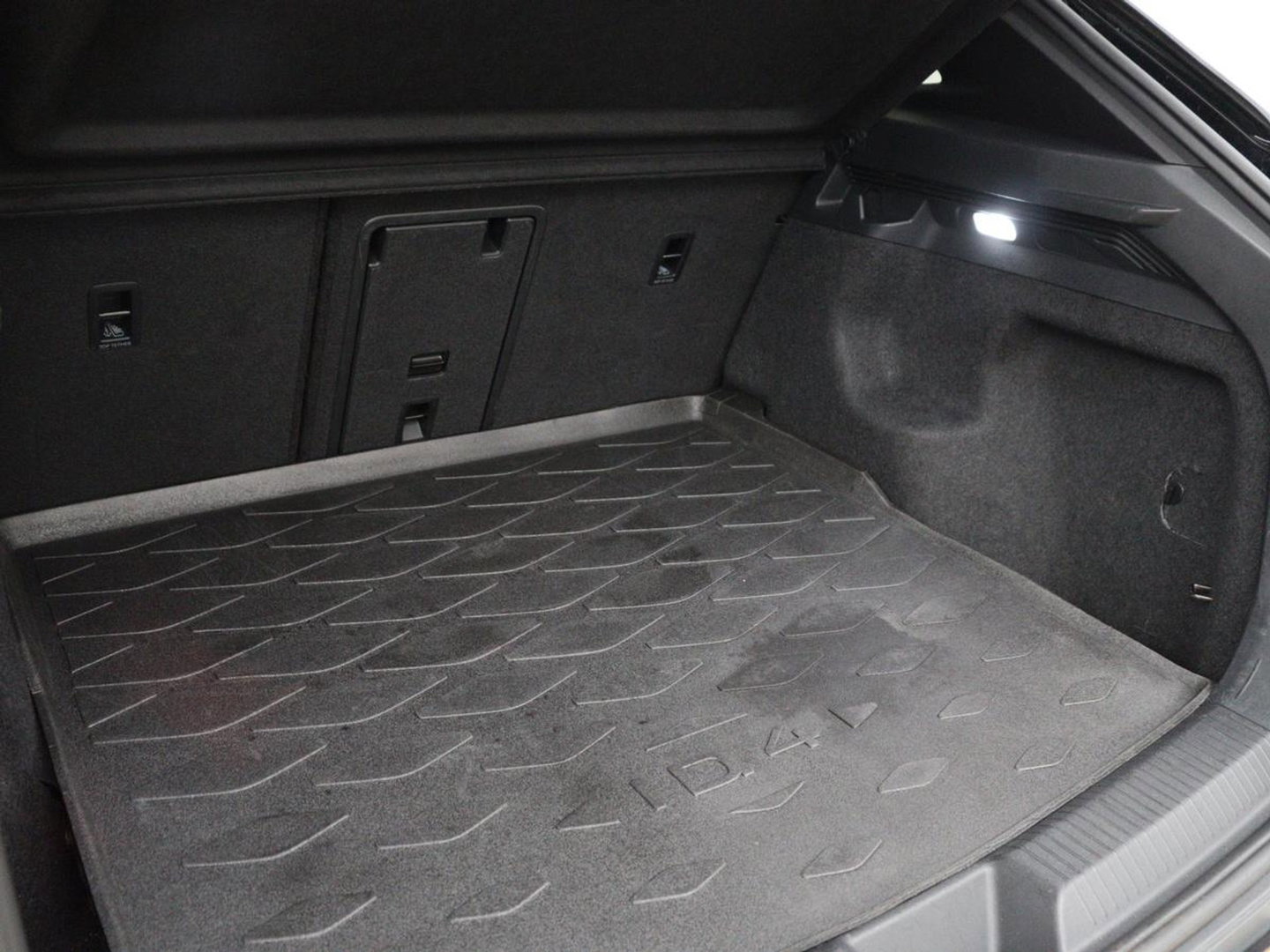 Volkswagen ID.4 First Max 77 kWh | SOH 91,9% | Panoramadak | Leder/alcantara | Memory | Stuur/stoel verwarming | Adaptive cruise | 360 camera | Dodehoek detectie | Carplay | Sfeerverlichting |