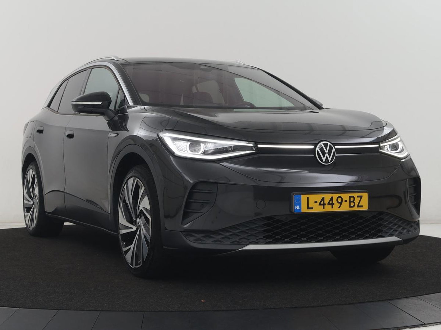 Volkswagen ID.4 First Max 77 kWh | SOH 91,9% | Panoramadak | Leder/alcantara | Memory | Stuur/stoel verwarming | Adaptive cruise | 360 camera | Dodehoek detectie | Carplay | Sfeerverlichting |