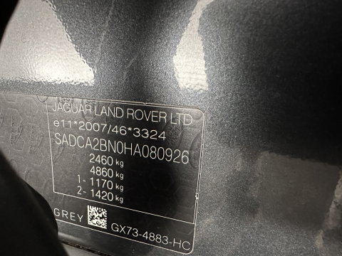 Jaguar F-Pace 2.0 Portfolio AWD 20d Aut. *PANO | LEATHER | XENON | DIGI-COCKPIT | MERIDIAN-SOUND | KEYLESS | CAMERA | HEATED-COMFORTSEATS | PRIVACY-GLASS | NAVI-FULLMAP | SHIFTPADDLES | ECC | PDC | CRUISE | TOWBAR | 19''ALU*