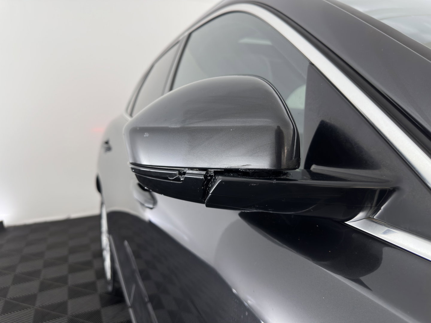 Jaguar F-Pace 2.0 Portfolio AWD 20d Aut. *PANO | LEATHER | XENON | DIGI-COCKPIT | MERIDIAN-SOUND | KEYLESS | CAMERA | HEATED-COMFORTSEATS | PRIVACY-GLASS | NAVI-FULLMAP | SHIFTPADDLES | ECC | PDC | CRUISE | TOWBAR | 19''ALU*
