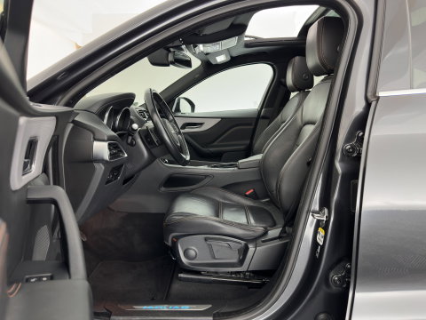Jaguar F-Pace 2.0 Portfolio AWD 20d Aut. *PANO | LEATHER | XENON | DIGI-COCKPIT | MERIDIAN-SOUND | KEYLESS | CAMERA | HEATED-COMFORTSEATS | PRIVACY-GLASS | NAVI-FULLMAP | SHIFTPADDLES | ECC | PDC | CRUISE | TOWBAR | 19''ALU*