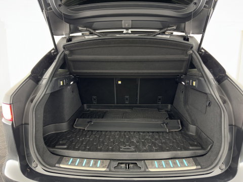 Jaguar F-Pace 2.0 Portfolio AWD 20d Aut. *PANO | LEATHER | XENON | DIGI-COCKPIT | MERIDIAN-SOUND | KEYLESS | CAMERA | HEATED-COMFORTSEATS | PRIVACY-GLASS | NAVI-FULLMAP | SHIFTPADDLES | ECC | PDC | CRUISE | TOWBAR | 19''ALU*