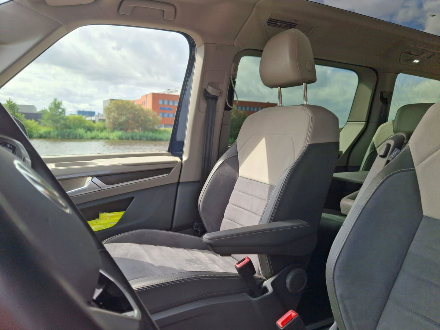Volkswagen Multivan 1.4 eHybrid L2H1 Style | ALCANTARA | LMV | CARPLAY | CAMERA | DODEHOEK | ELEKTRISCHE SCHUIFDEUR
