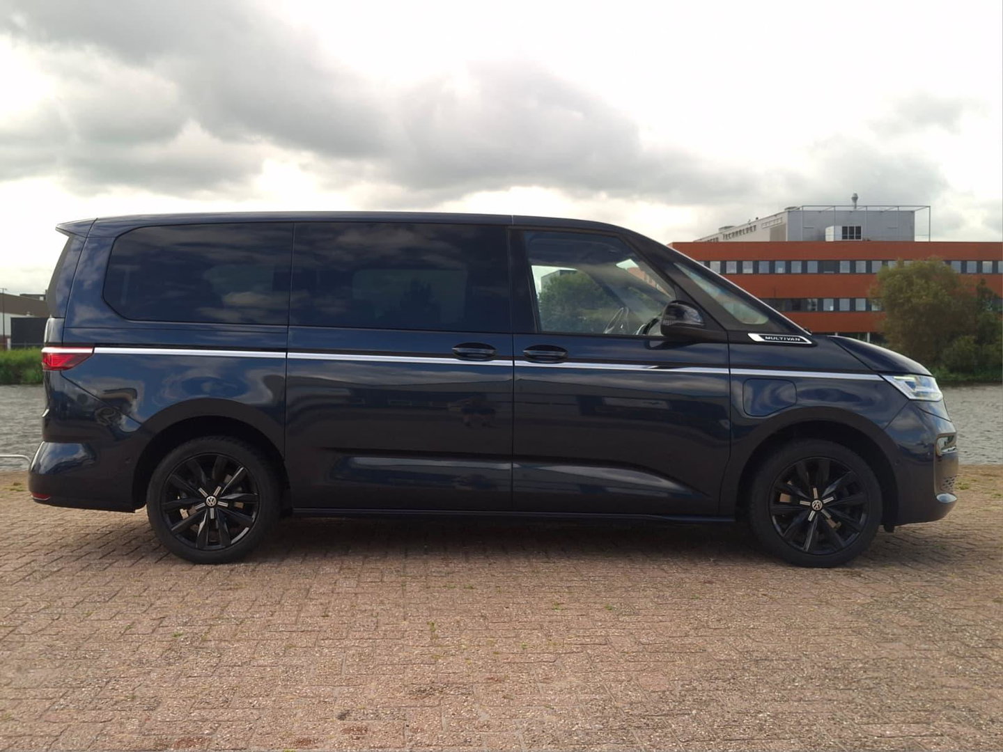 Volkswagen Multivan 1.4 eHybrid L2H1 Style | ALCANTARA | LMV | CARPLAY | CAMERA | DODEHOEK | ELEKTRISCHE SCHUIFDEUR