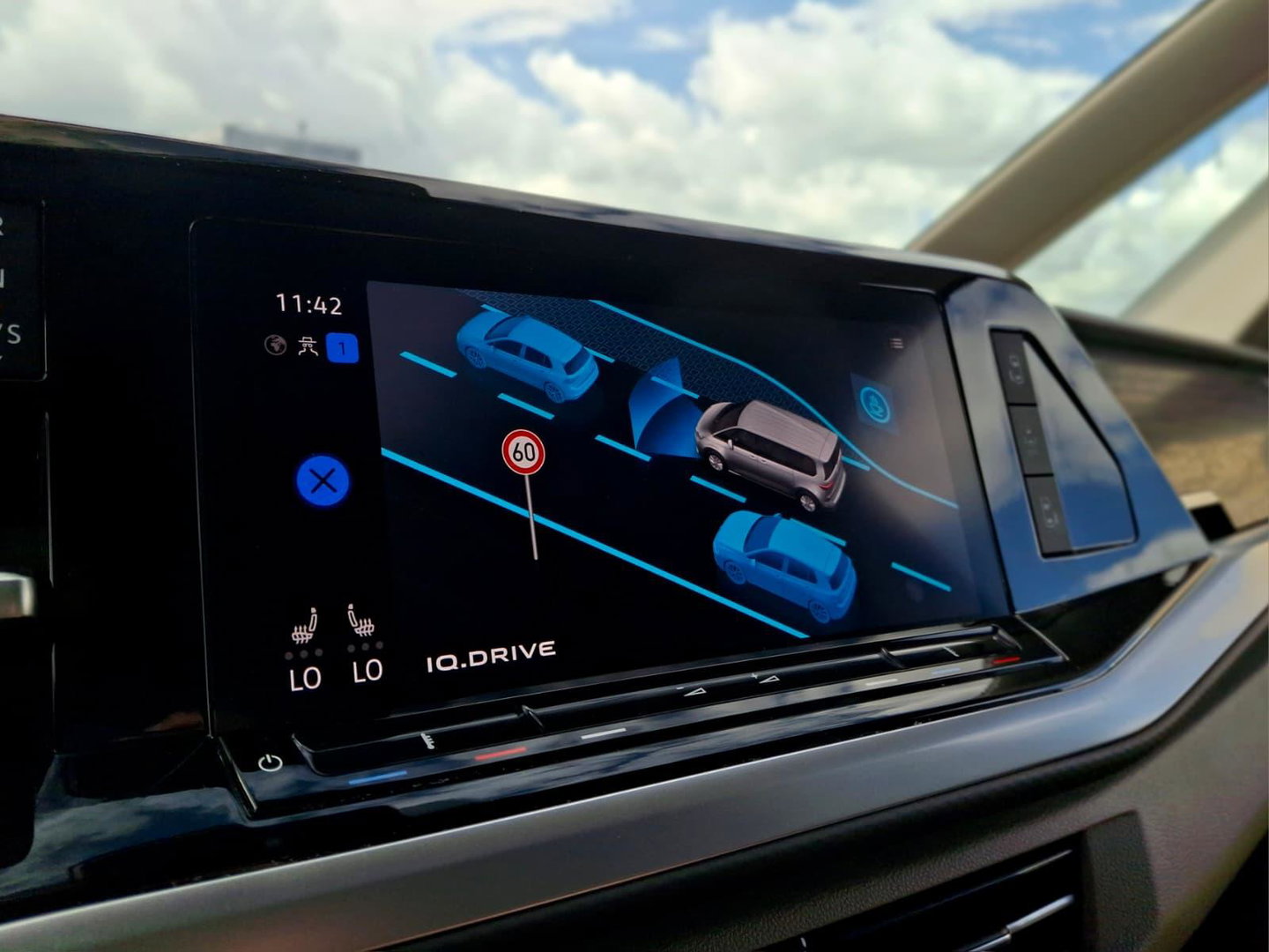 Volkswagen Multivan 1.4 eHybrid L2H1 Style | ALCANTARA | LMV | CARPLAY | CAMERA | DODEHOEK | ELEKTRISCHE SCHUIFDEUR
