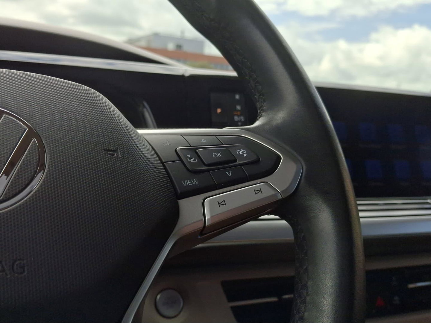 Volkswagen Multivan 1.4 eHybrid L2H1 Style | ALCANTARA | LMV | CARPLAY | CAMERA | DODEHOEK | ELEKTRISCHE SCHUIFDEUR