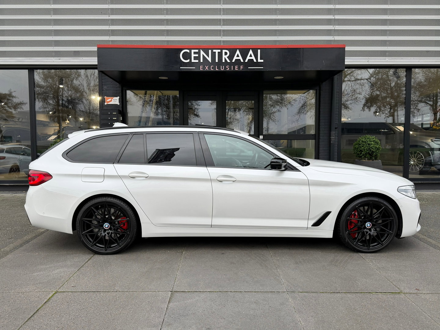 BMW 5 Serie Touring 540i xDrive High Exe M-Sport|Pano|Head-Up|ACC|Memory|360Camera|Keyless|Leder|Carplay