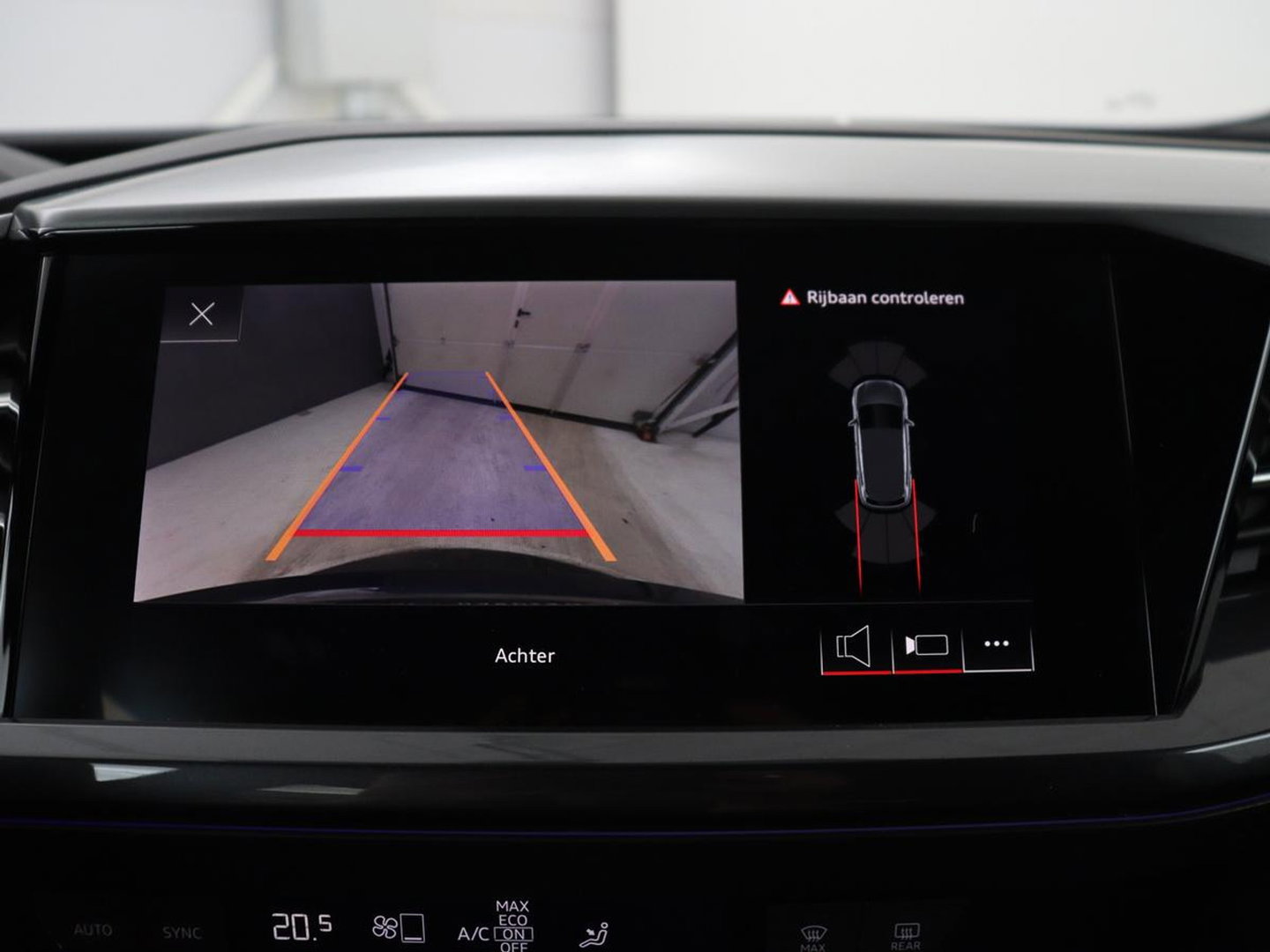 Audi Q4 e-tron 40 Launch edition S Competition 77 kWh | SOH 92,1% | Half leder | Stoelverwarming | Carplay | Adaptive cruise | Climate control | Camera | Park assist | Trekhaak