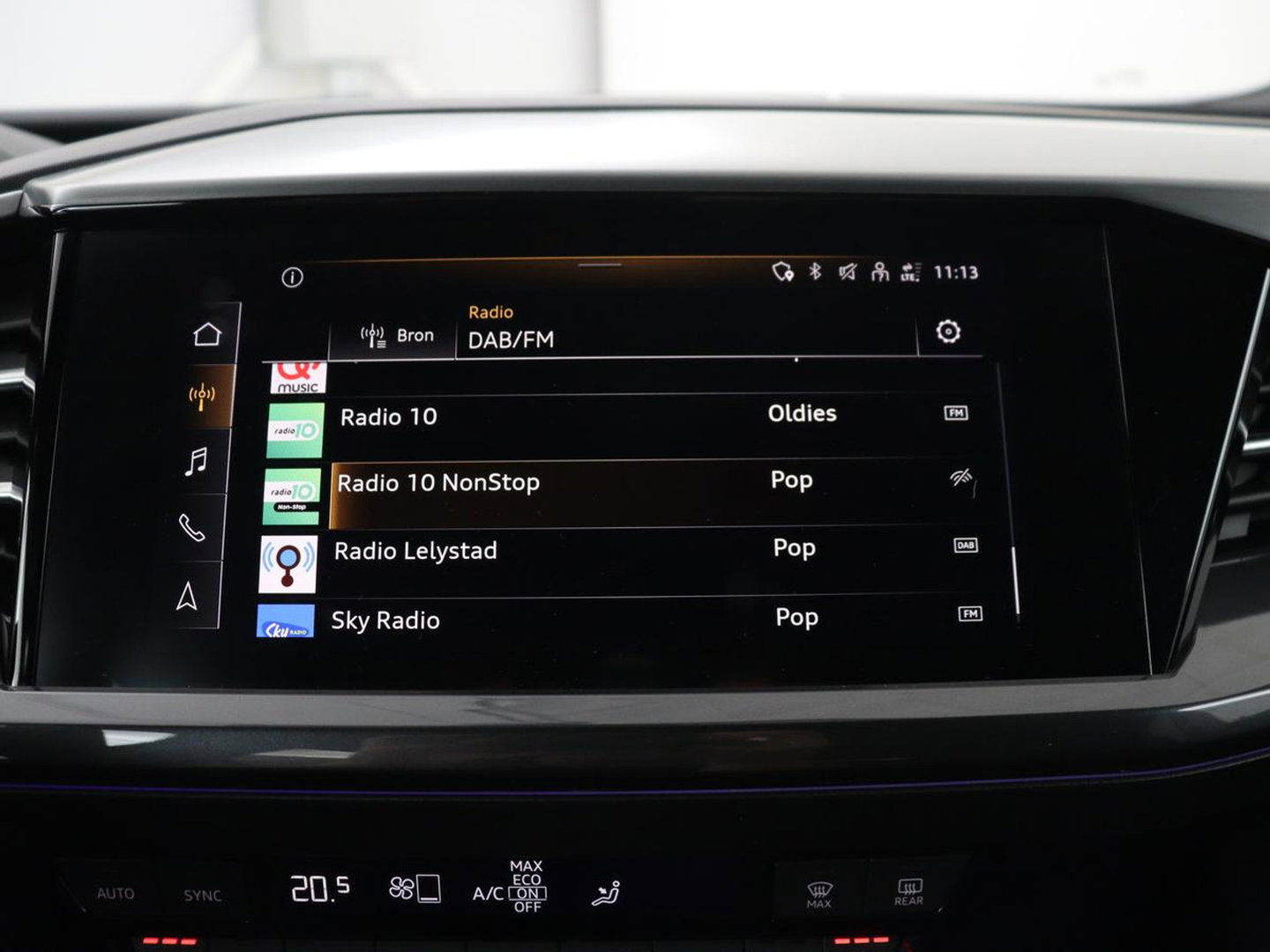 Audi Q4 e-tron 40 Launch edition S Competition 77 kWh | SOH 92,1% | Half leder | Stoelverwarming | Carplay | Adaptive cruise | Climate control | Camera | Park assist | Trekhaak