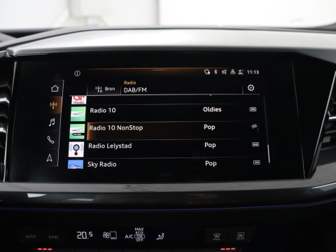 Audi Q4 e-tron 40 Launch edition S Competition 77 kWh | SOH 92,1% | Half leder | Stoelverwarming | Carplay | Adaptive cruise | Climate control | Camera | Park assist | Trekhaak