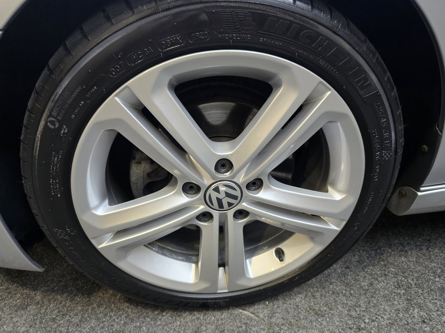 Volkswagen Golf 1.4 TSI Highline Business R-Line Xenon Camera PDC Clima Cruise Navi 17"LM