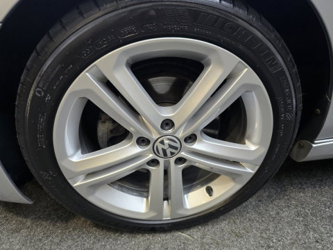 Volkswagen Golf 1.4 TSI Highline Business R-Line Xenon Camera PDC Clima Cruise Navi 17"LM