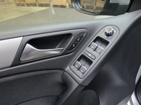 Volkswagen Golf 1.4 TSI Highline Business R-Line Xenon Camera PDC Clima Cruise Navi 17"LM