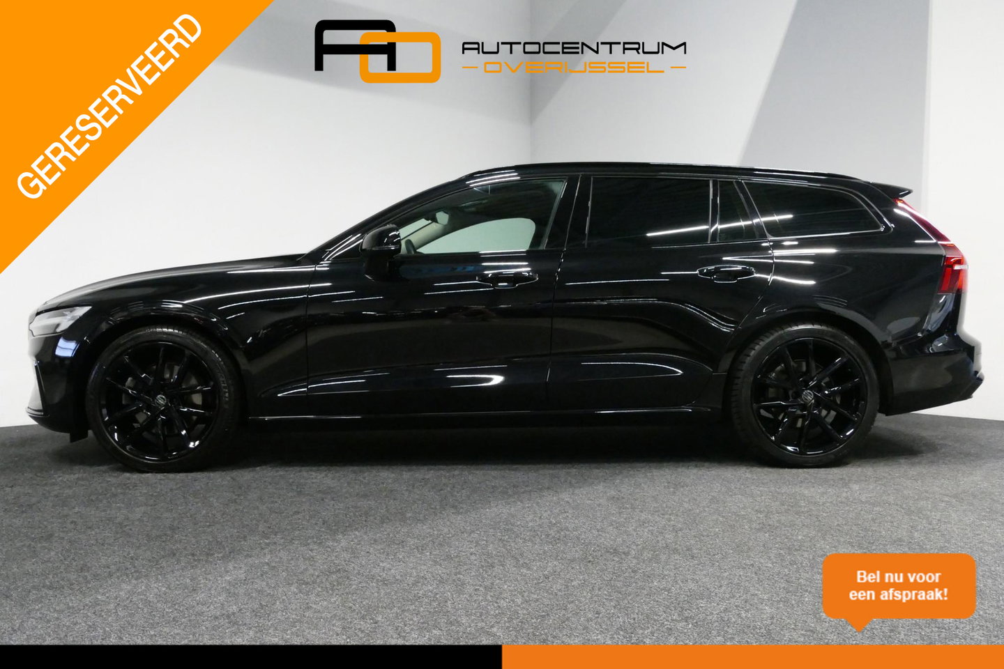 Volvo V60 2.0 B4 Plus Dark / Orig. Nederlands / Harman Kardon Sound System / Elektr. best. stoel + memory / Achteruitrijcamera / Stoelverwarming V + A / Apple Carplay - Android Auto / Elektr. wegklapbare trekhaak / Ambienteverlichting / Stuurwiel verwarming / Black