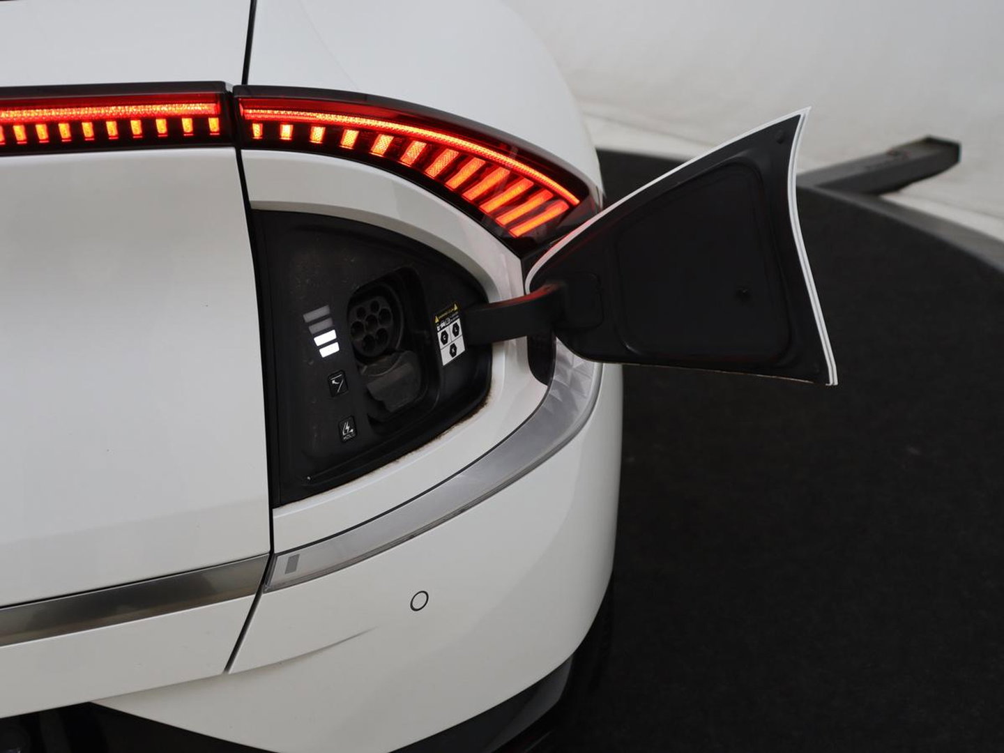 Kia EV6 Plus 77.4 kWh | SOH 96,8% | Leder | Memory | Stuur/stoel verwarming | Stoel ventilatie | Meridian sound | Adaptive cruise | Carplay | Sfeerverlichting | Camera | Park assist