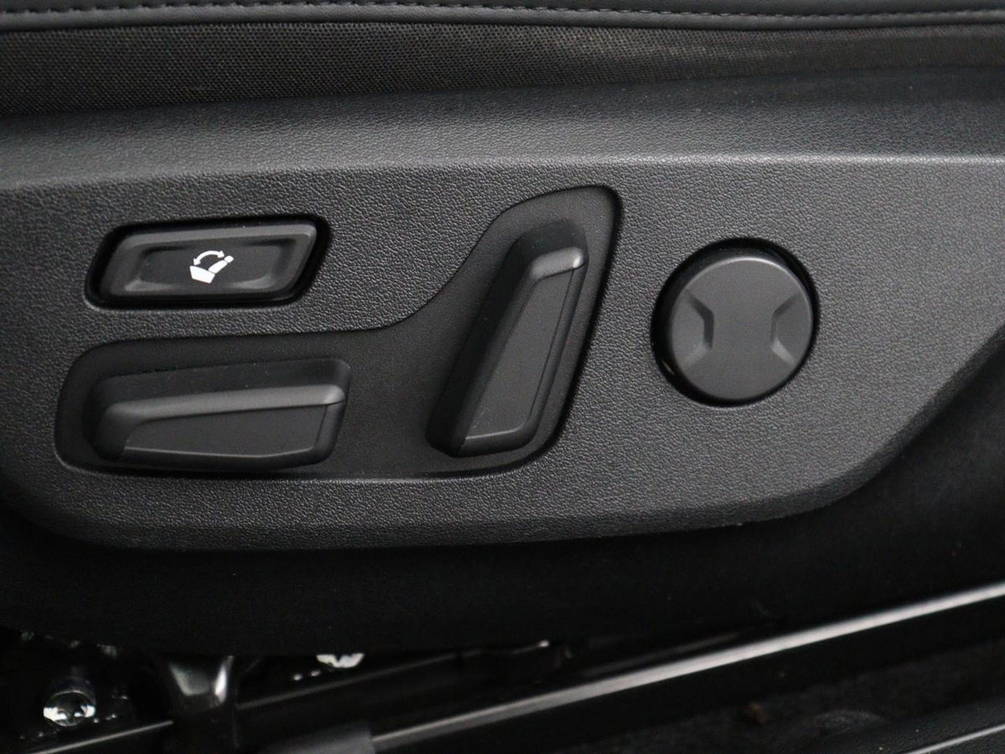 Kia EV6 Plus 77.4 kWh | SOH 96,8% | Leder | Memory | Stuur/stoel verwarming | Stoel ventilatie | Meridian sound | Adaptive cruise | Carplay | Sfeerverlichting | Camera | Park assist