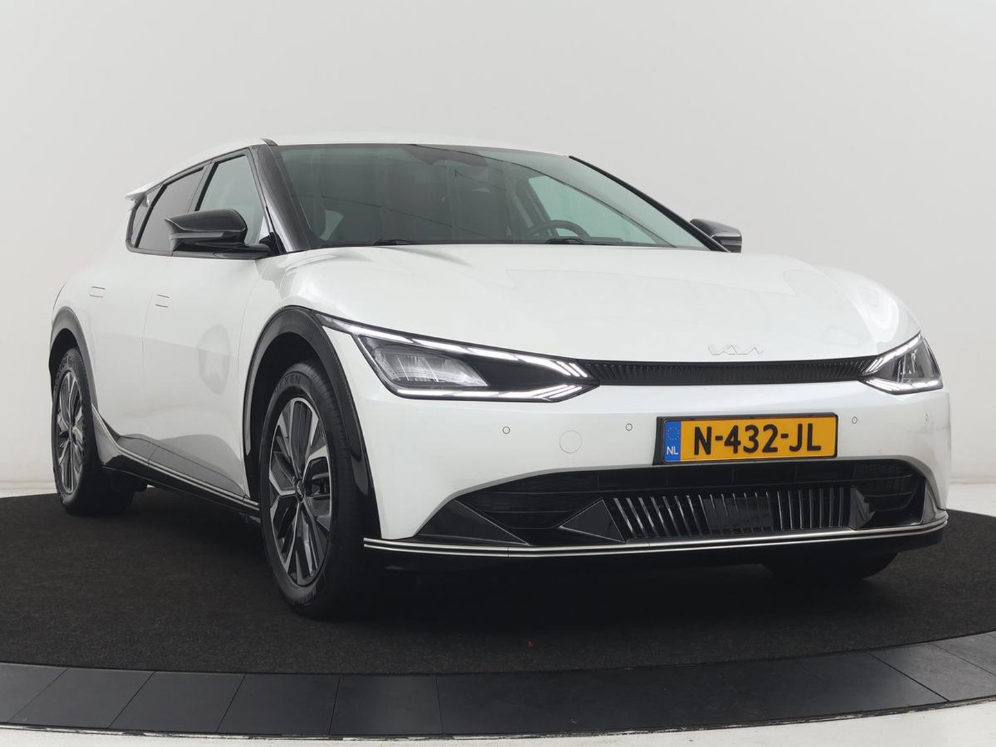 Kia EV6 Plus 77.4 kWh | SOH 96,8% | Leder | Memory | Stuur/stoel verwarming | Stoel ventilatie | Meridian sound | Adaptive cruise | Carplay | Sfeerverlichting | Camera | Park assist