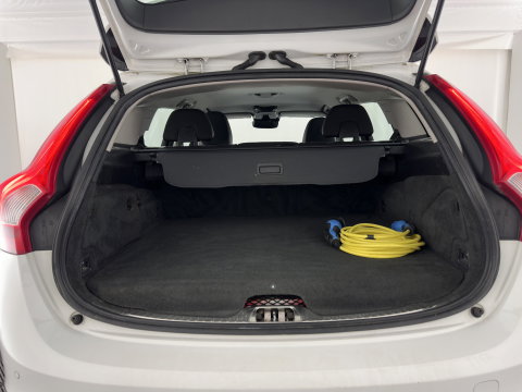 Volvo V60 2.4 D6 AWD Plug-In Hybrid Momentum Aut. *LEATHER-FABRIC | ADAPTIVE-CRUISE | BLIS | HEATED-COMFORTSEATS | NAVI-FULLMAP | ECC | PDC | 17''ALU | TOWBAR*