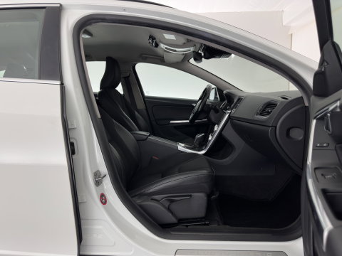 Volvo V60 2.4 D6 AWD Plug-In Hybrid Momentum Aut. *LEATHER-FABRIC | ADAPTIVE-CRUISE | BLIS | HEATED-COMFORTSEATS | NAVI-FULLMAP | ECC | PDC | 17''ALU | TOWBAR*