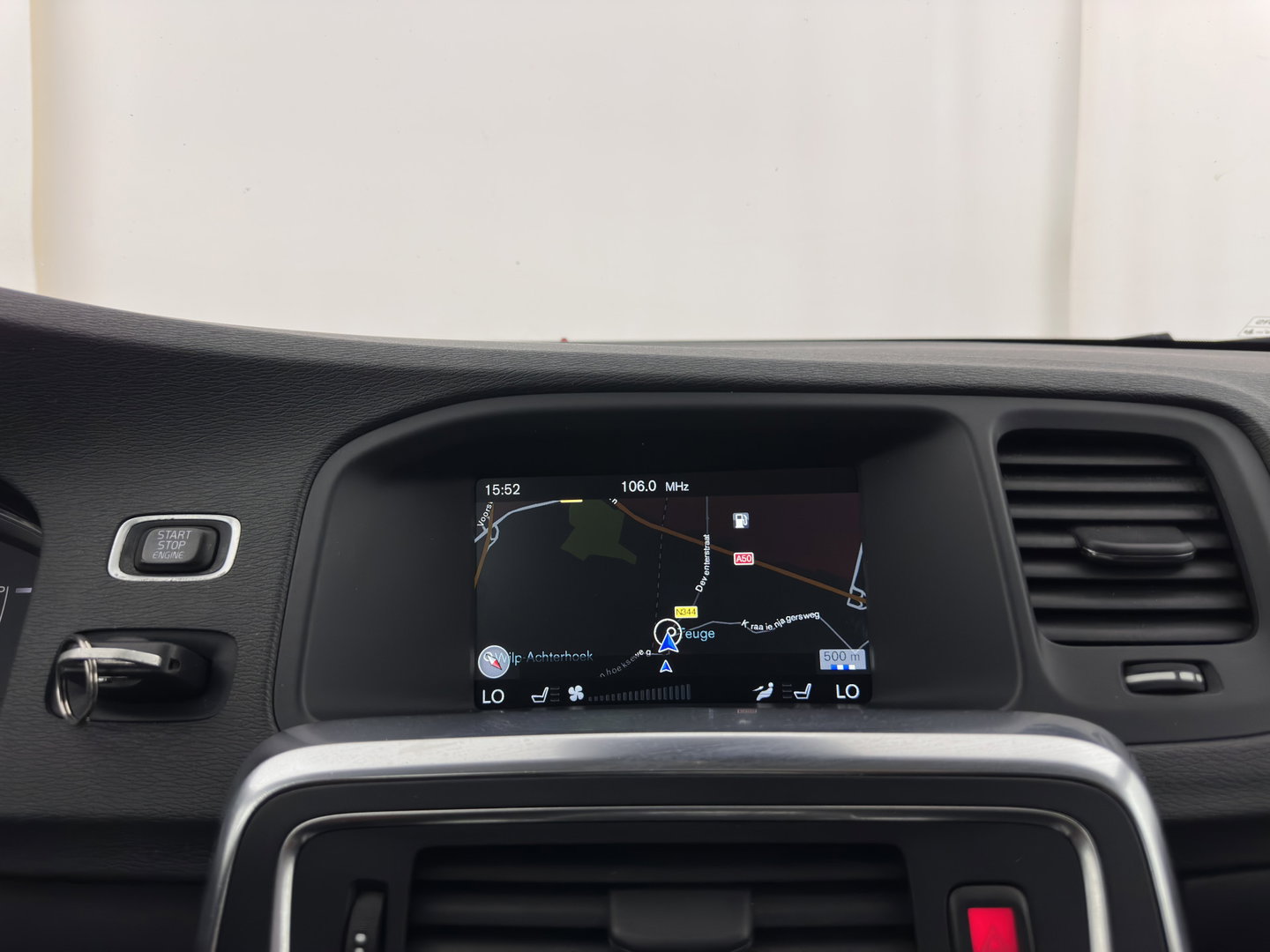 Volvo V60 2.4 D6 AWD Plug-In Hybrid Momentum Aut. *LEATHER-FABRIC | ADAPTIVE-CRUISE | BLIS | HEATED-COMFORTSEATS | NAVI-FULLMAP | ECC | PDC | 17''ALU | TOWBAR*
